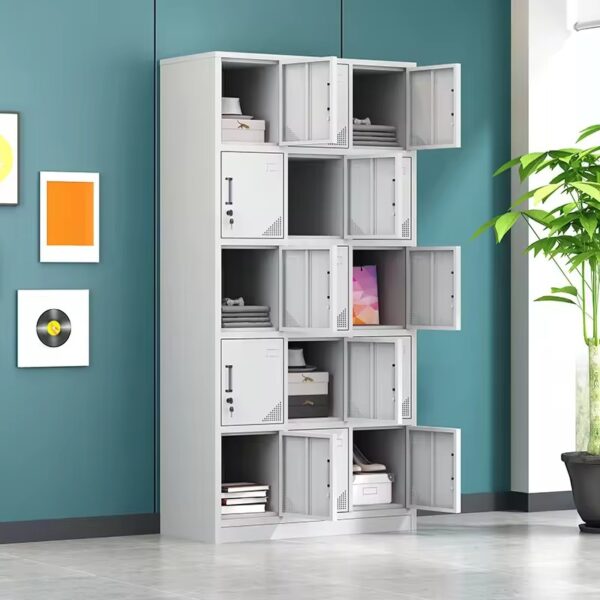 15-Locker metallic cabinet