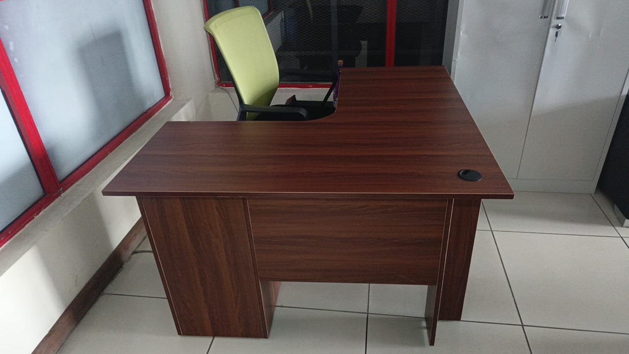 WhatsApp-Image-2025-02-15-at-9.53.03-AM.jpeg 1.4m Curved Desk - Image 1